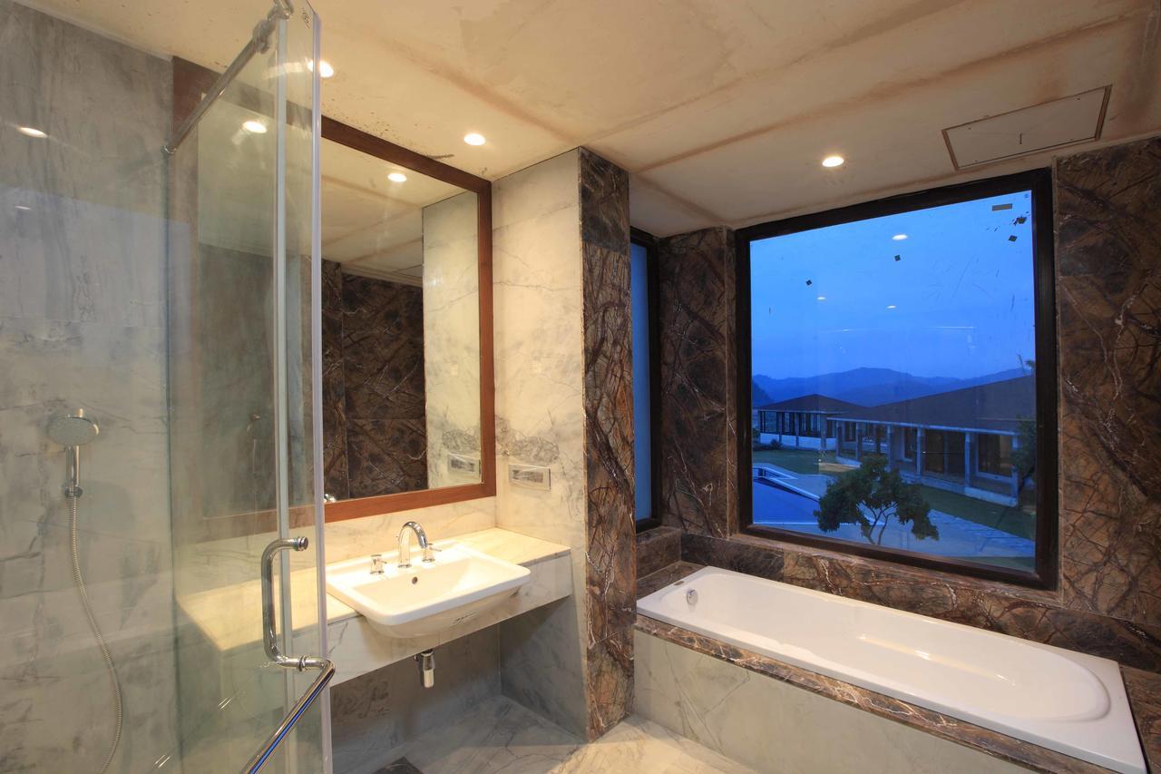Lemon Tree Premier, Corbett Otel Ramnagar  Dış mekan fotoğraf